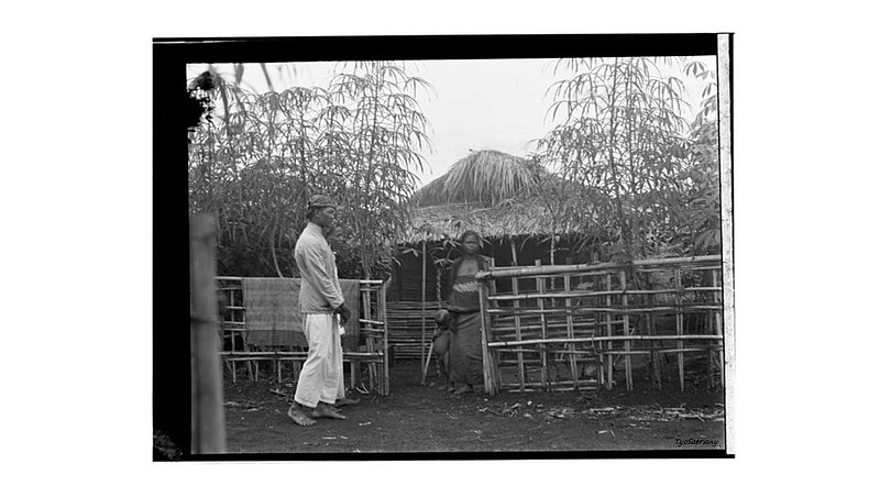 File:Rumah di Banjoemas Baroe, Banjoemas, Midden Java, 22-7-1931.jpg