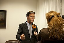 RTL Boulevard journalist interviews Mark Rutte, prime minister of the Netherlands. Rutte staat pers te woord (5120425737).jpg