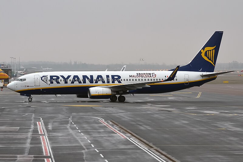 File:Ryanair, EI-EGC, Boeing 737-8AS (16409486578).jpg