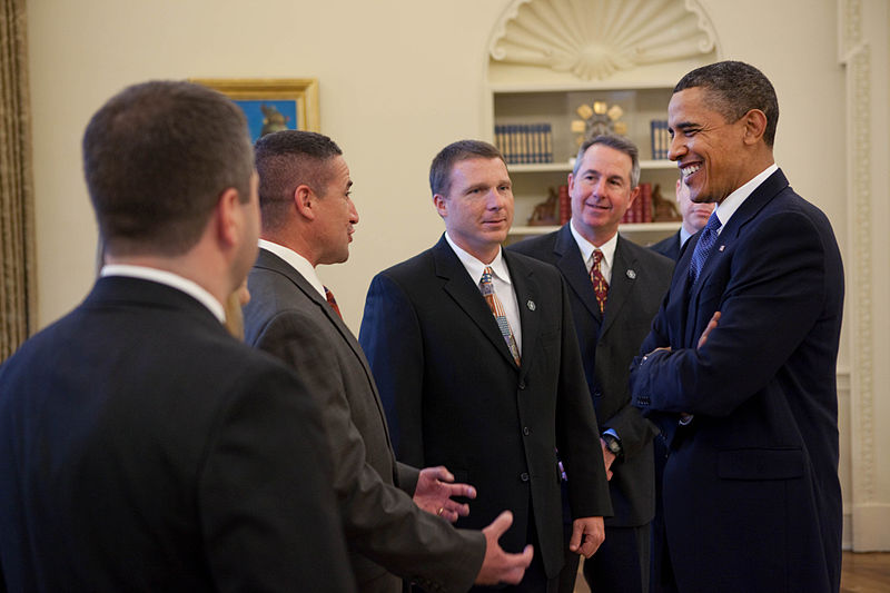 File:STS-130 Crew Meets with President Obama (P042210PS-0408) DVIDS723401.jpg