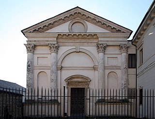 نمای کلیسای سانتا ماریا نووا که توسط معمار رنسانسی آندرآ پالادیو در خلال سال‌های ۹۰-۱۵۷۸ طراحی شده‌است.