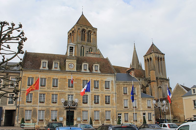 File:Saint-Pierre-sur-Dives mairie.JPG