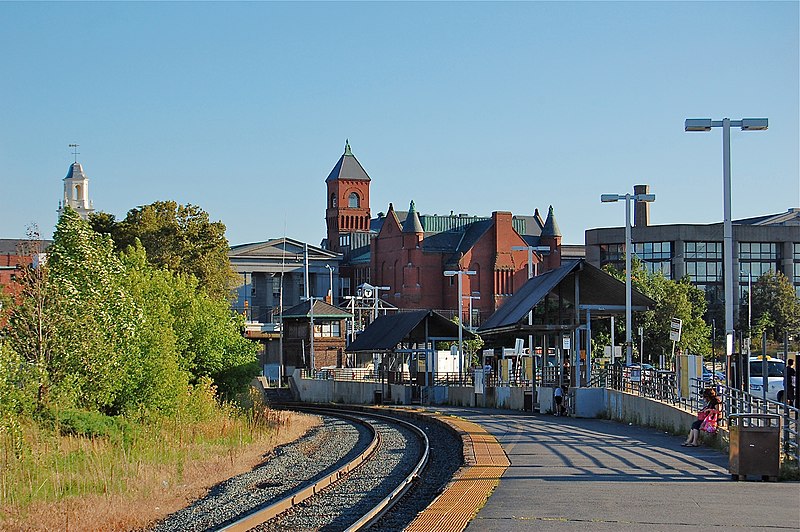 File:Salem Station Platform.jpg