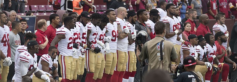 File:San Francisco 49ers National Anthem Kneeling (37050901343).jpg