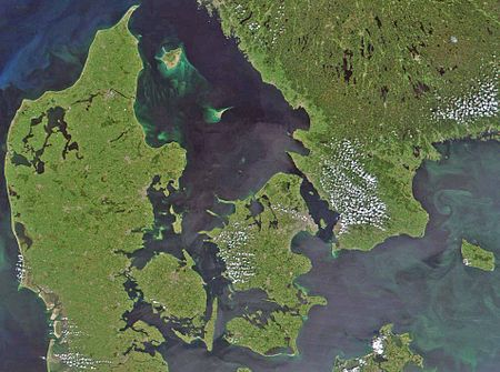 Fail:Satellite image of Denmark in July 2001.jpg