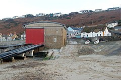 Rettungsbootstation Sennen Cove vom Strand aus - geograph.org.uk - 1699874.jpg