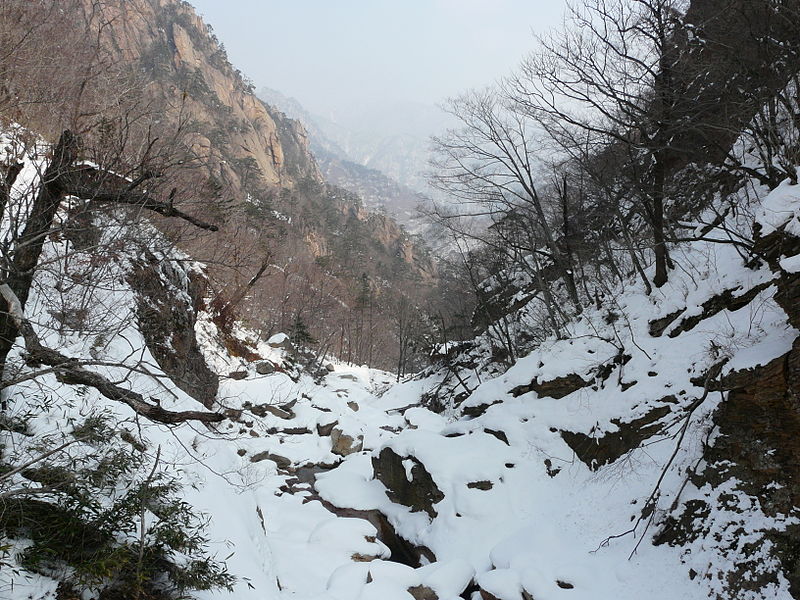 File:Seoraksan National Park trip Feb 2014 89.JPG