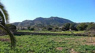 Sierra de La Muela gezien vanaf de weg van El Portús