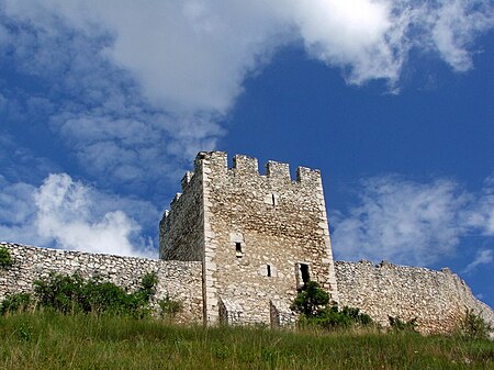 Tập_tin:Spis_castle_wall_and_tower.JPG