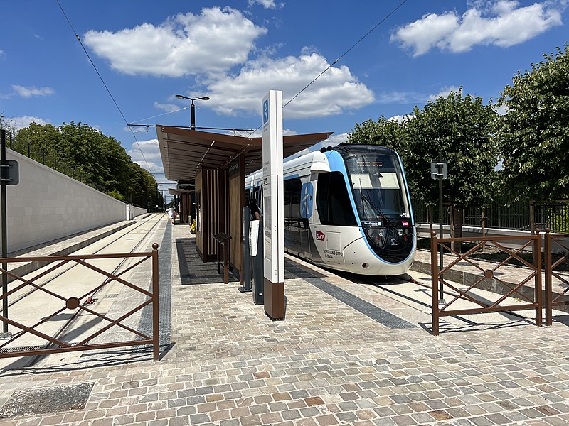 File:Station Saint Germain Laye Tramway IdF Ligne 13 - Saint-Germain-en-Laye (FR78) - 2022-07-09 - 5.jpg