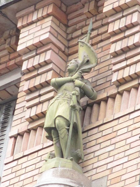 File:Statue de Jeanne d'Arc rue de Domrémy.jpg
