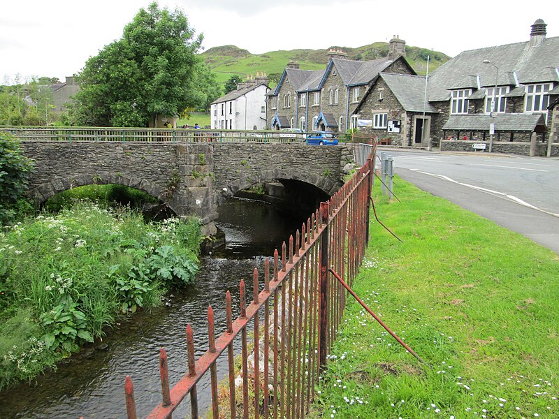 File:Staveley and Reston Scar - geograph.org.uk - 3673706.jpg