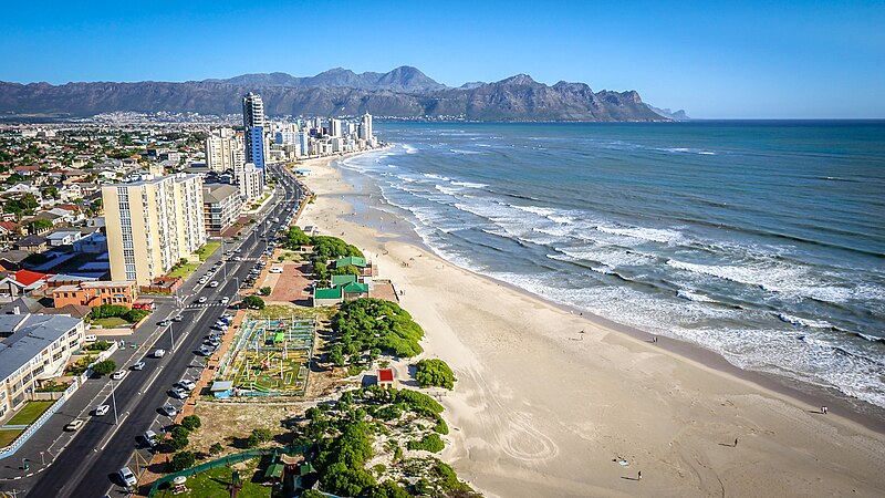 File:Strand Beach Promenade.jpg