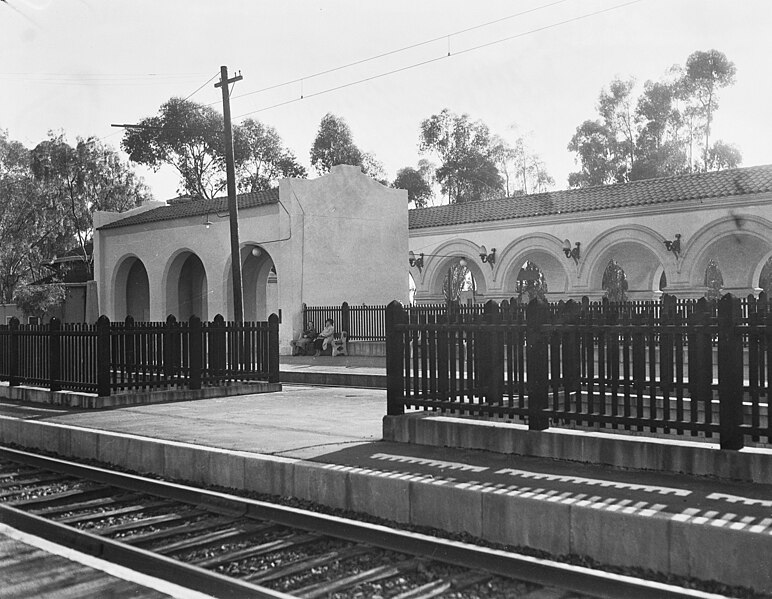 File:Streetcar stop at the California Pacific International Exposition (cropped).jpg
