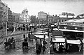 Базар на Львівській площі (тоді — Сінна). На задньому плані — Стрітенська церква, 1912 рік