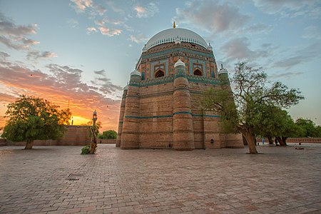 "Sunrise_at_Tomb_of_Shah_Rukn-e-Alam.jpg" by User:Sbj shah