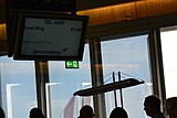 Tel Aviv Boarding am Köln Bonner Flughafen.JPG