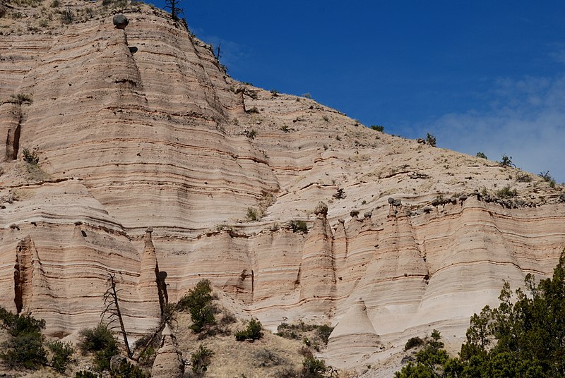 File:Tent rocks - panoramio.jpg