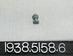 Terracotta gardrooned pendant, Yale University Art Gallery, inv. 1938.5158.6
