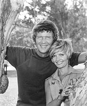 Brady Bunch Robert Reed Florence Henderson 1973.jpg