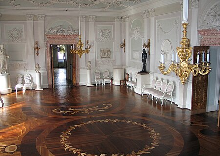 Tập_tin:The_White_hall_of_the_Gatchina_palace.jpg