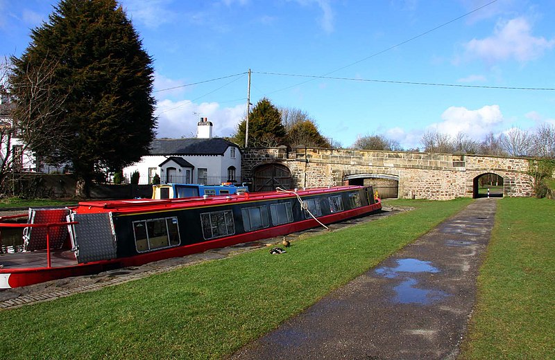 File:The towpath at Trevor Basin - geograph.org.uk - 1800115.jpg