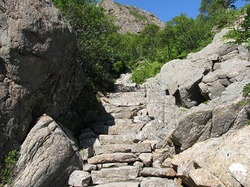 File:Torghatten-track.jpg