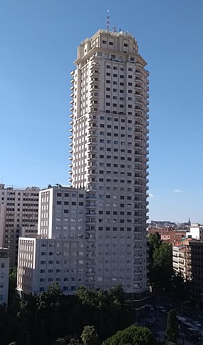 Torre Madrid (29075939958) (cropped).jpg