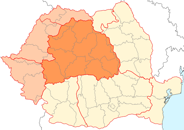 Mapa da Roménia com a Transilvânia a laranja. A área mais carregada representa a Transilvânia propriamente dita (ou histórica) e a área mais clara representa as partes romenas das regiões de Crișana, Maramureș e Banato.