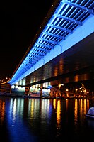 Podświetlenie przęsła jednego z mostów Trasy Zamkowej w Szczecinie