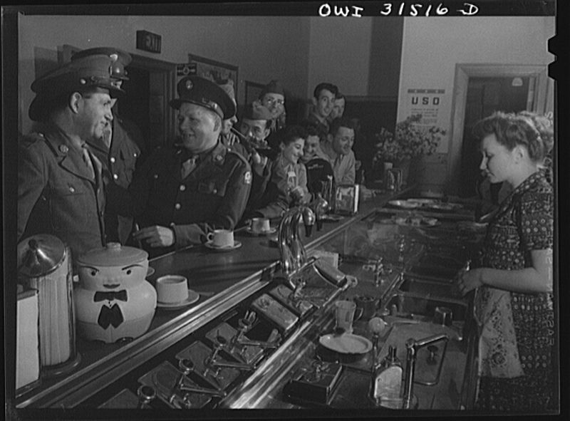 File:U.S. servicemen at the refreshment bar at the USO 8d20118v.jpg