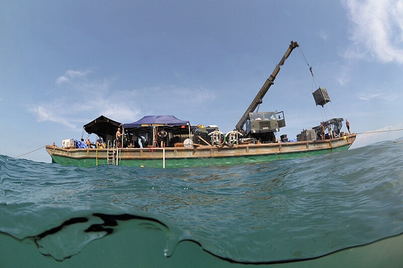 File:US Navy 110618-N-VF350-080 Personnel assigned to Joint POW-MIA Accounting Command (JPAC) and Mobile Diving and Salvage Unit (MDSU) 1 conduct underw.jpg