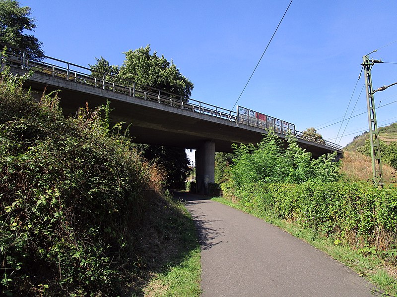 File:Unkel B 42 Brücke Bahnstrecke.jpg