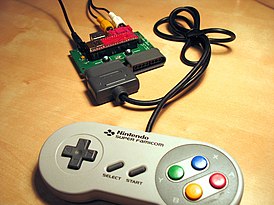 Uzebox com controlador de jogo SNES