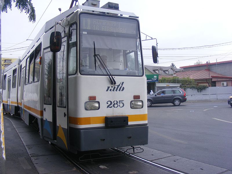 File:V3A FAUR number 285 on line 11 in Giulesti.jpg