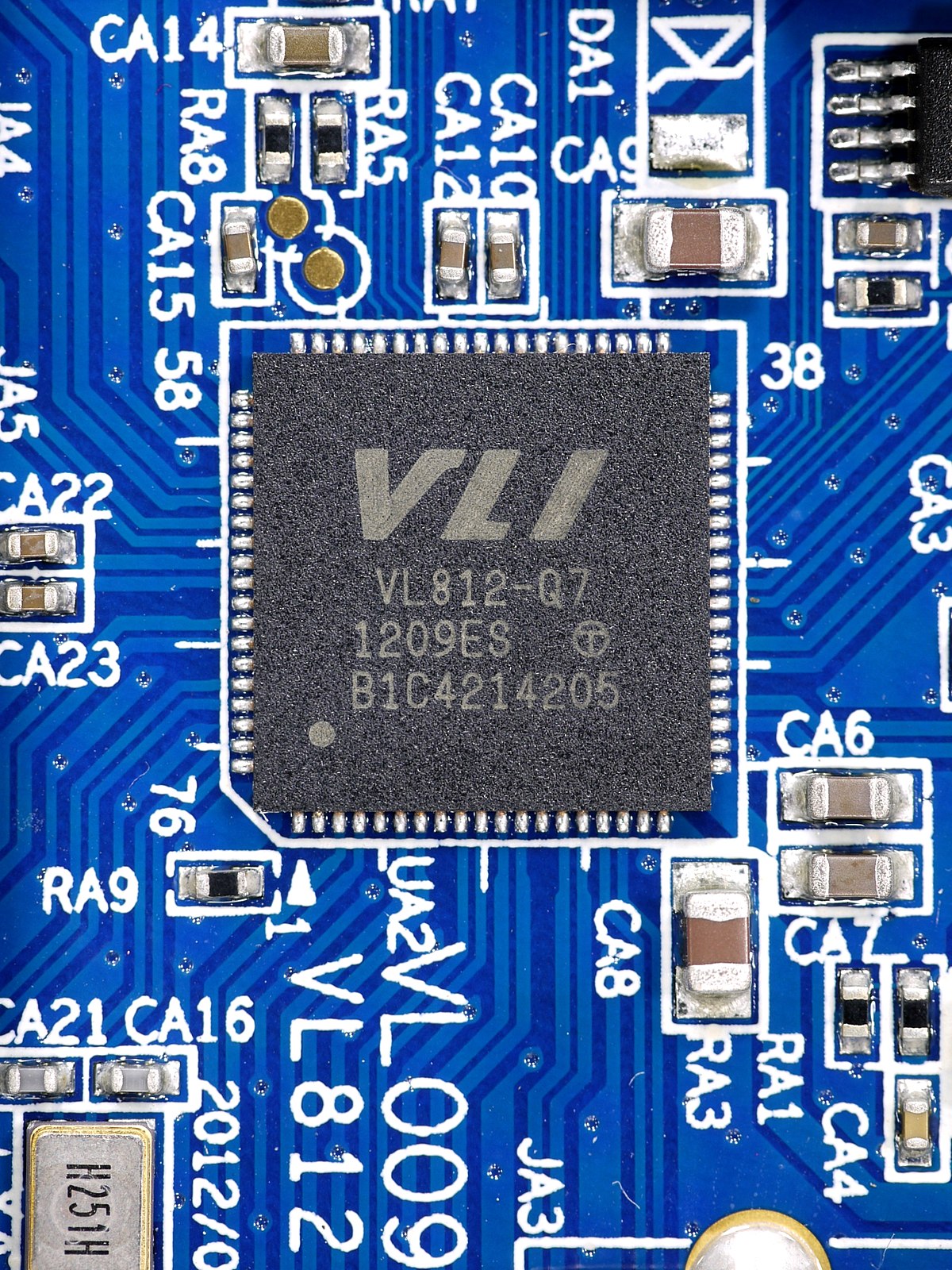 File:VIA VL812 USB 3.0 4-Port Hub Controller Chip on Board.jpg - Wikimedia Commons