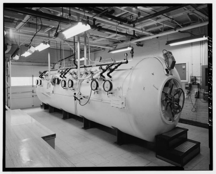 File:VIEW OF EQUIPMENT ROOM WITH TRIPLE-LOCK RECOMPRESSION CHAMBER, LOOKING SOUTHWEST - U.S. Naval Submarine Base, New London Submarine Escape Training Tank, Albacore and Darter HAER CONN,6-GROT,3A-24.tif
