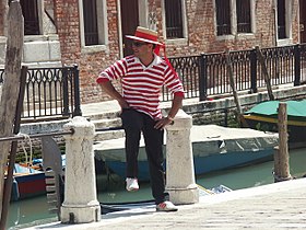 Venezia-Gondolier.JPG