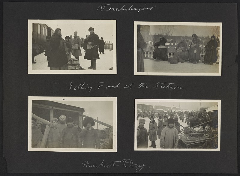 File:Vereshchagino. Selling food at the station. Market day LCCN2011647900.jpg