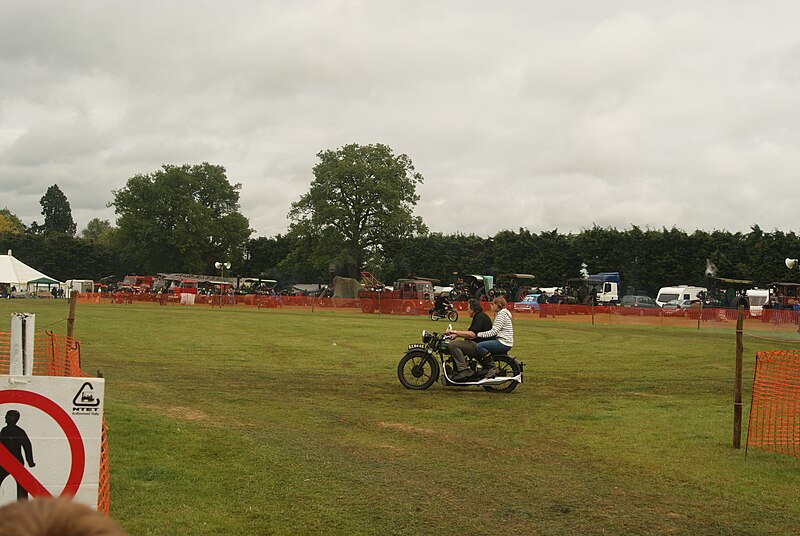 File:View of a BSA W25 500cc Twin Port motorcycle in the St Albans Steam and Country Show - geograph.org.uk - 4503508.jpg