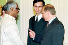 Fernandes (left) with Russian President Vladimir Putin in 2000 Vladimir Putin with George Fernades-1.jpg