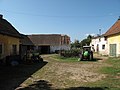 Čeština: Dvůr statku čp. 5 ve Vojníkově. Okres Písek, Česká republika. English: Farm no. 5 and in Vojníkov village, Písek Distict, Czech Republic.