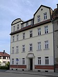 Apartment building in a formerly closed development (semi-detached house with neighboring house no.8, which was demolished before 2008)