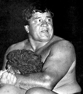 <span class="mw-page-title-main">Wahoo McDaniel</span> American football player and professional wrestler (1938–2002)