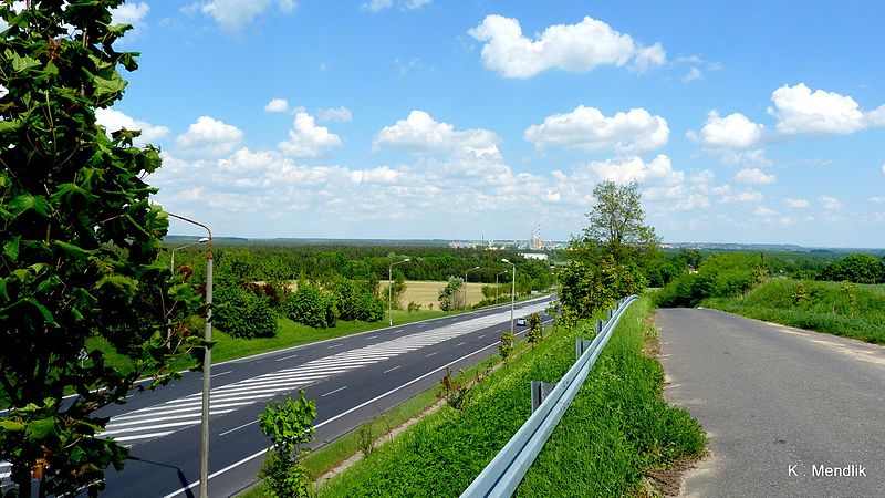 File:Widok z w kierunku miasta Świecie. Prawa strona droga na Gdańsk a lewa droga do Dworzyska - panoramio.jpg