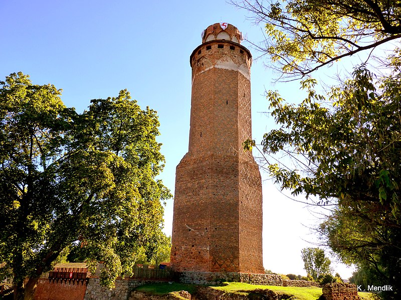 Datei:Wieża Zamku w Brodnicy, ma 12 kondygnacji i sięga wysokości 54 m. - panoramio.jpg