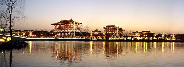 Xi'an veya Chang'an, en önemli hanedanların birkaçının altında yer alan Çin'in Dört Büyük Antik Başkentinin en eskisidir. Doğu Asya'da önemli bir kültürel etkiye sahiptir.