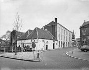 Zijgevel gezien vanaf de hoek Zeugstraat/Nieuwe Markt (1985)