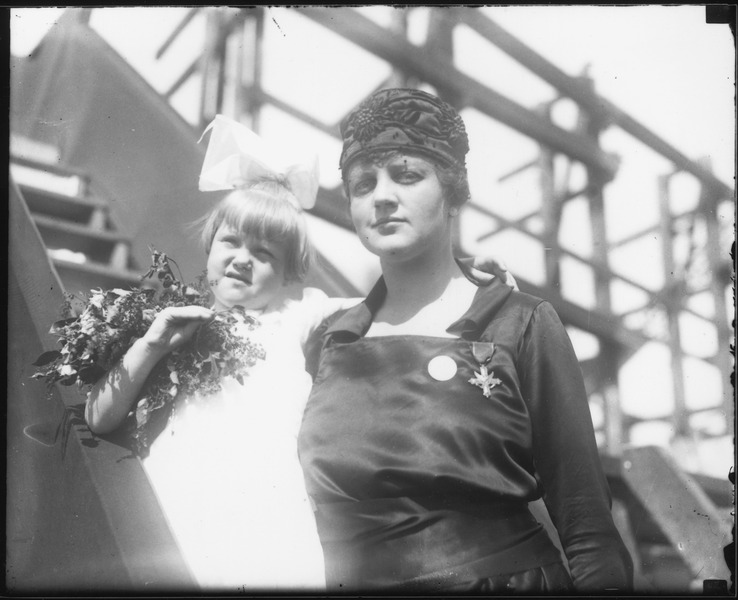 File:"USS CALIFORNIA (BB44) Launching Ceremony, Mrs Barbara Zane, daughter of Governor Williams, sponsor of the ship on... - NARA - 296904.tif