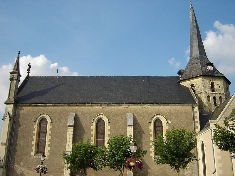 File:Église cheffes.JPG